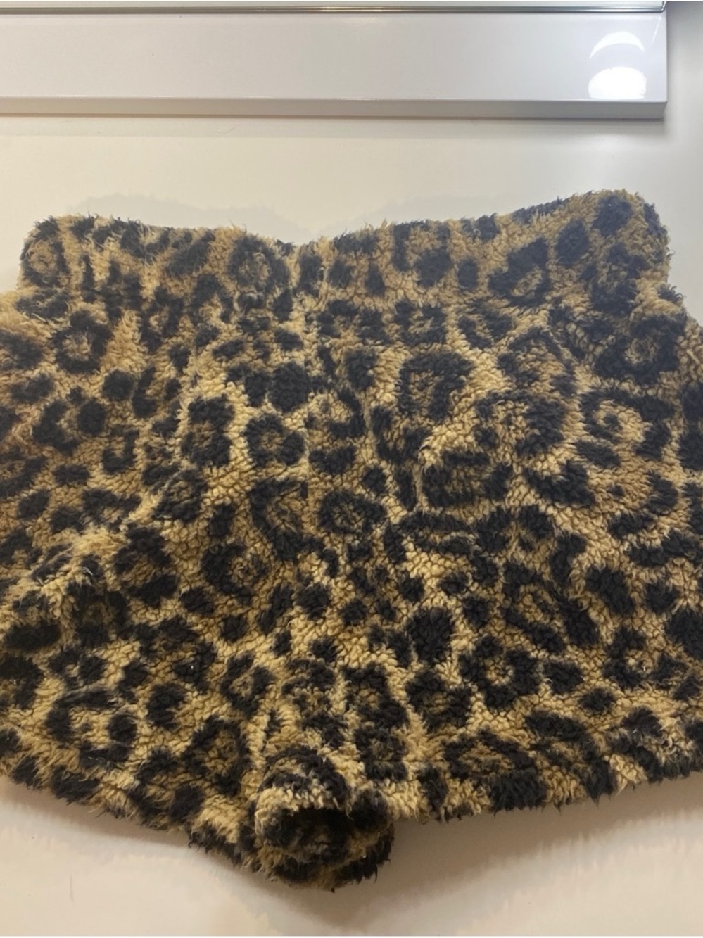 No Boundaries Leopard Sherpa Shorts - Black & Camel Fuzzy Soft Drawstring XS 0-1 - Picture 2 of 3